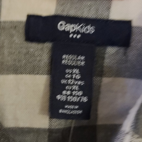 GAP Kids Button Down long Sleeve Shirt - Picture 3 of 6